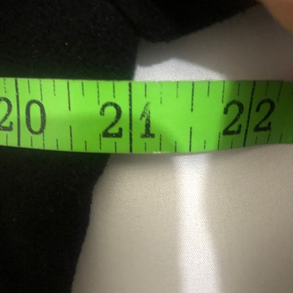 Womens Long Black Coat. Size Large/Extra Large - Picture 4 of 8